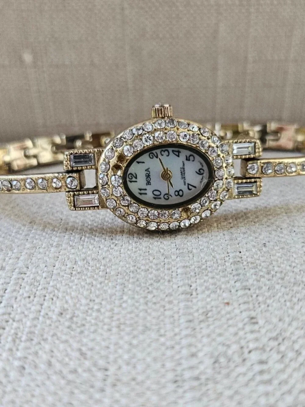 Vintage Bora Ladies Wristwatch Crystal accent Bezel Band Japan Movt Analog Watch